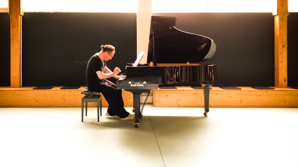 Florian Malecki in den Kunstwerken Dachau am Flügel
